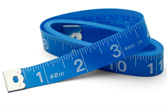 how to measure girth with man holding measuring tape